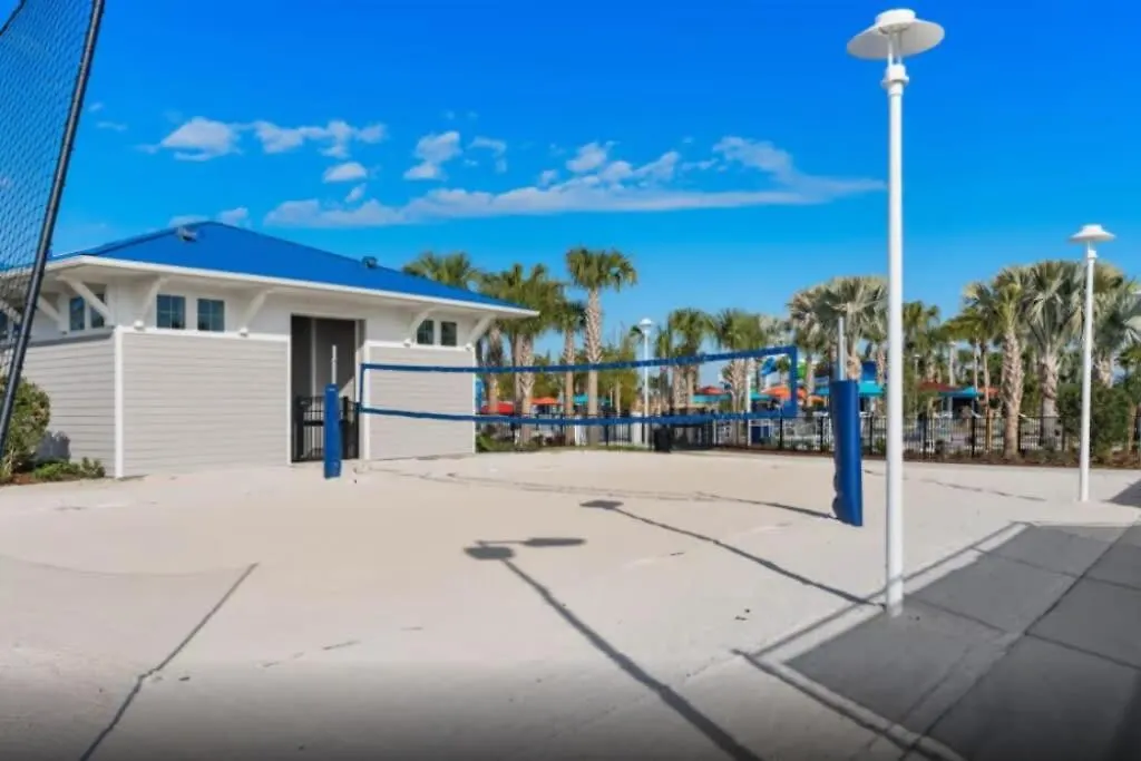 Spacious New 5 Bedroom With Private Pool Near Disney Davenport