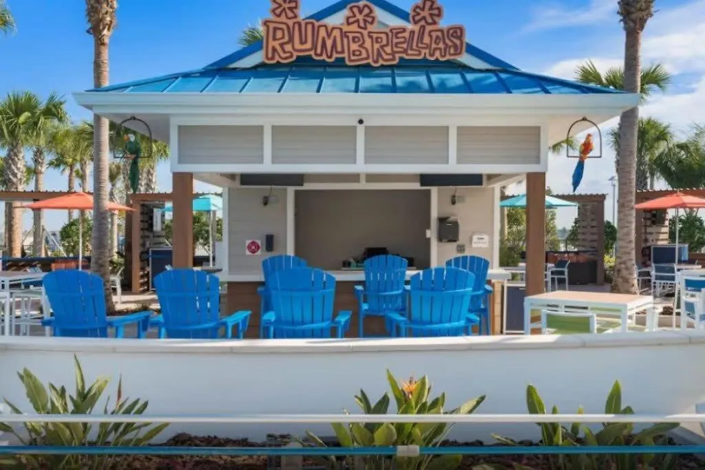 Spacious New 5 Bedroom With Private Pool Near Disney Davenport