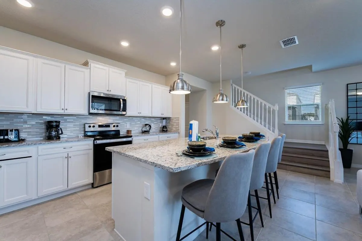Holiday home Spacious New 5 Bedroom With Private Pool Near Disney Davenport