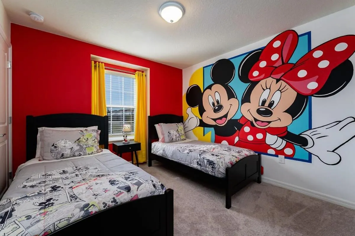 Spacious New 5 Bedroom With Private Pool Near Disney Davenport Holiday home